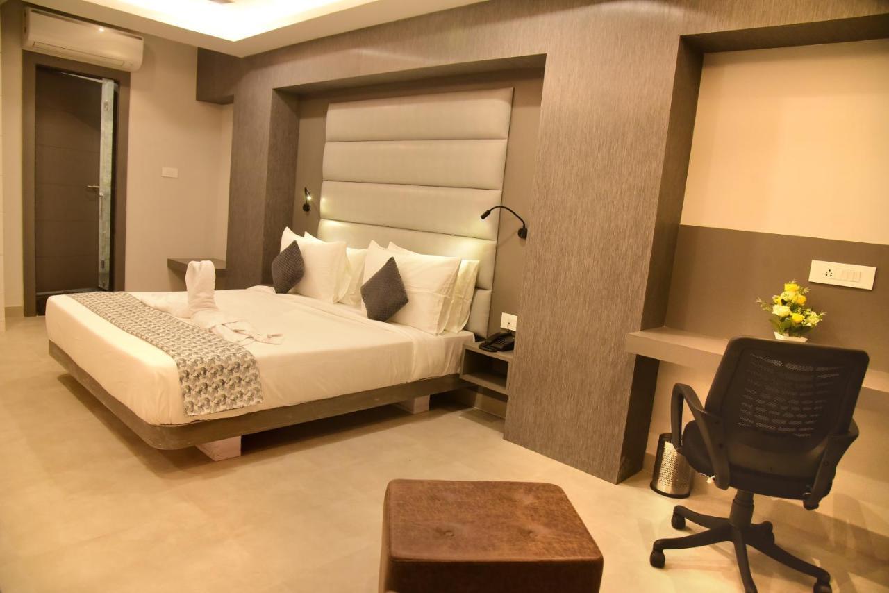 Hotel Rishiraj, Nagaon Nagaon  ภายนอก รูปภาพ