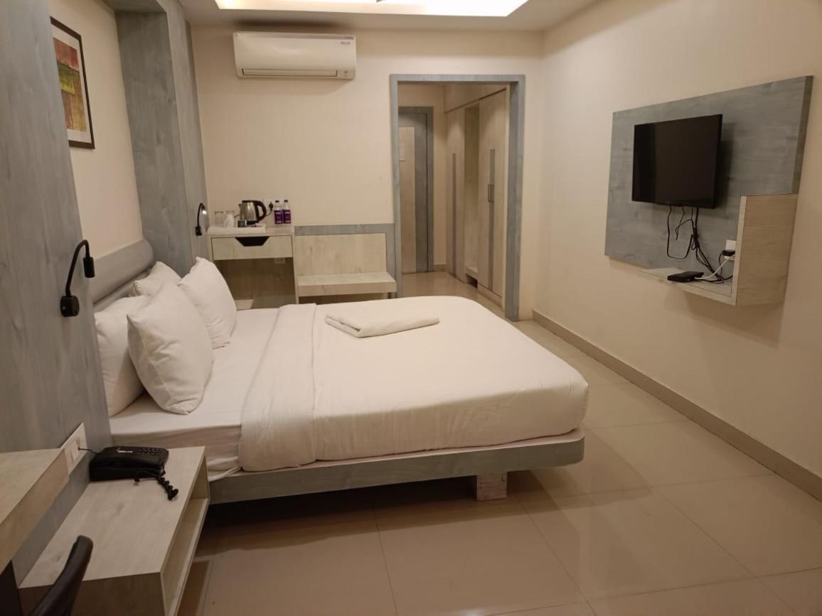 Hotel Rishiraj, Nagaon Nagaon  ภายนอก รูปภาพ