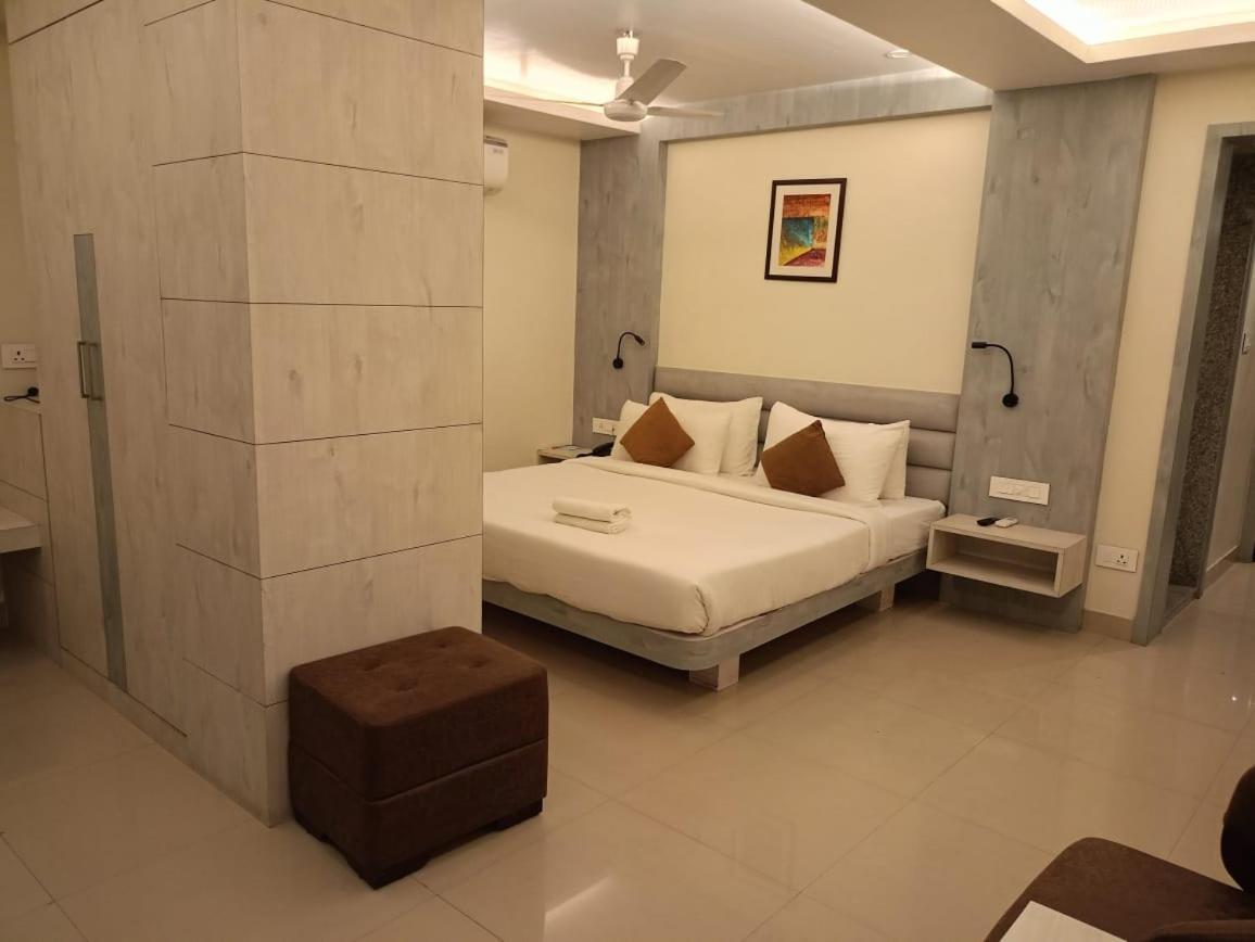 Hotel Rishiraj, Nagaon Nagaon  ภายนอก รูปภาพ