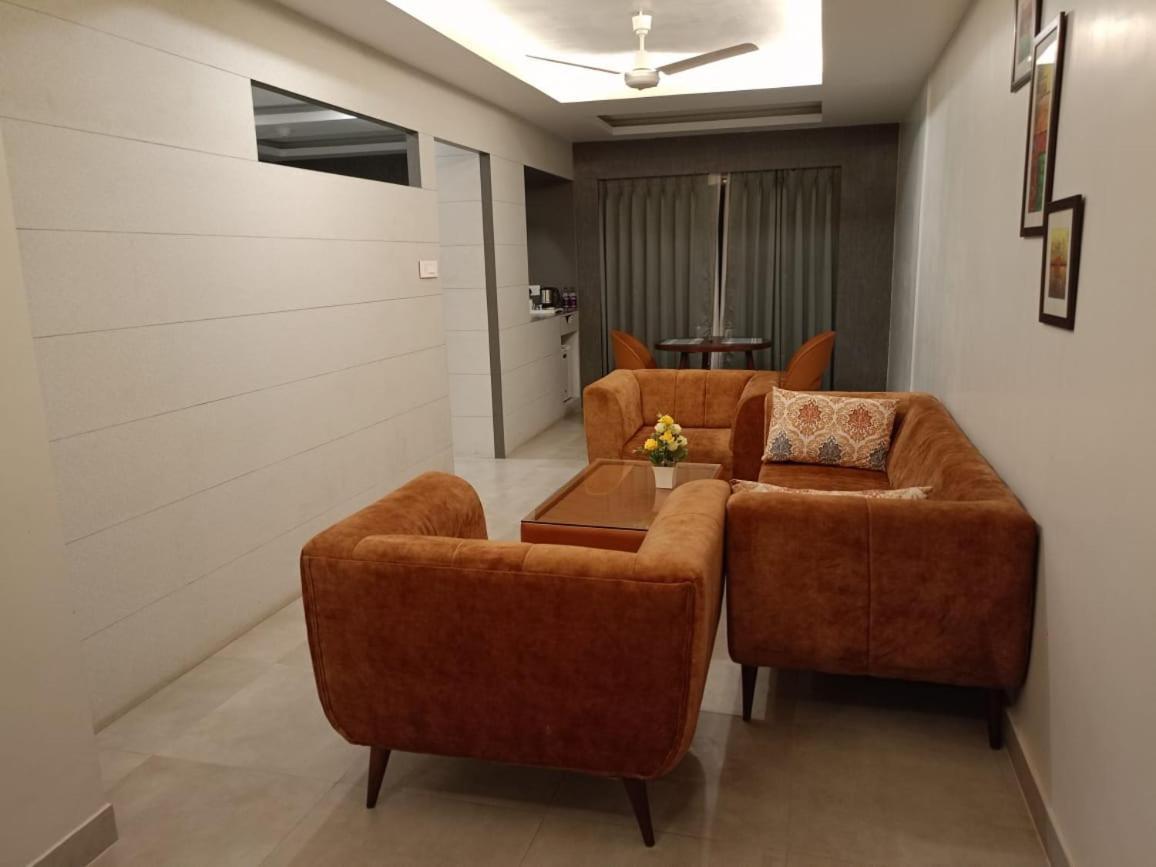 Hotel Rishiraj, Nagaon Nagaon  ภายนอก รูปภาพ