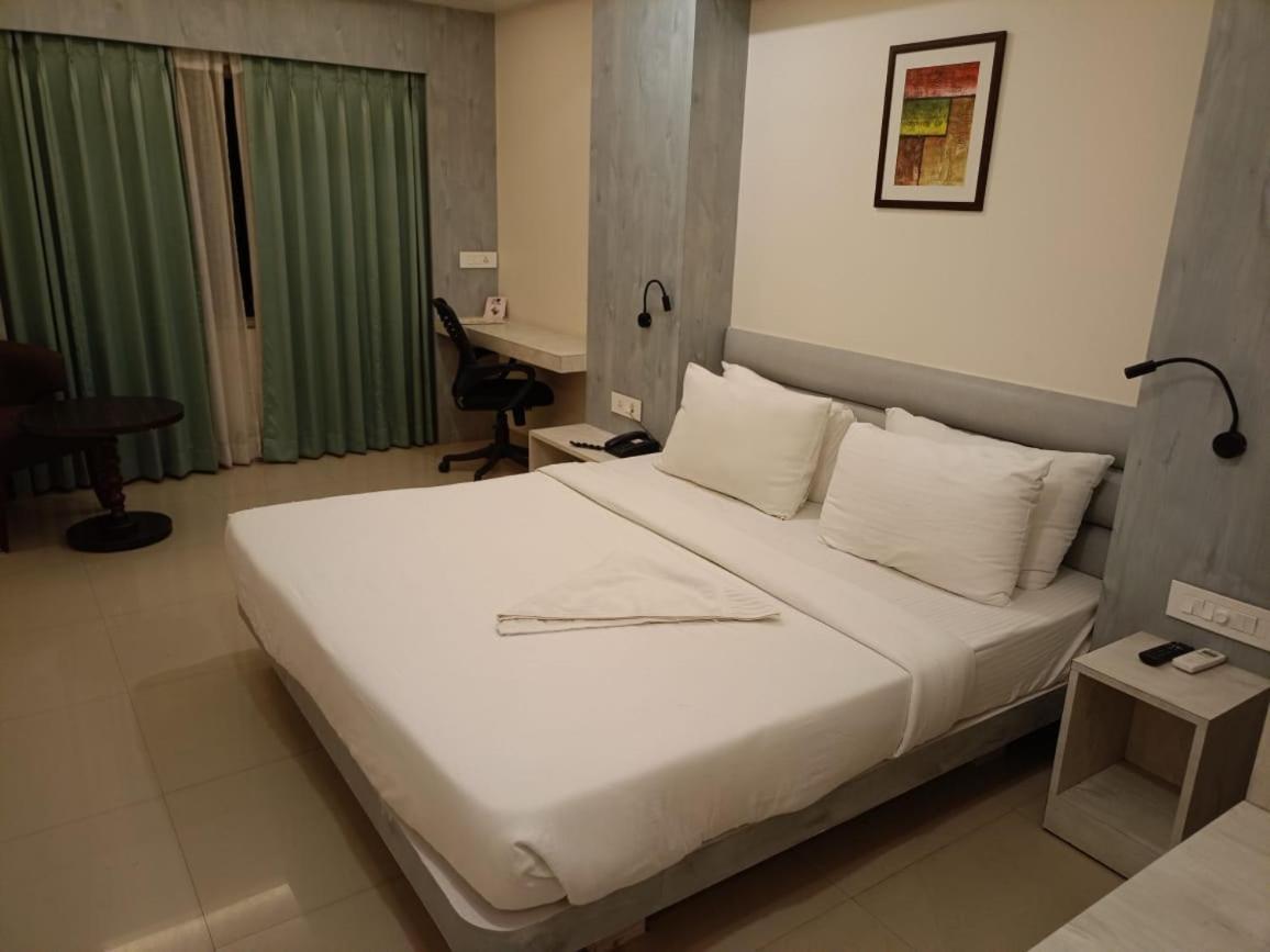 Hotel Rishiraj, Nagaon Nagaon  ภายนอก รูปภาพ