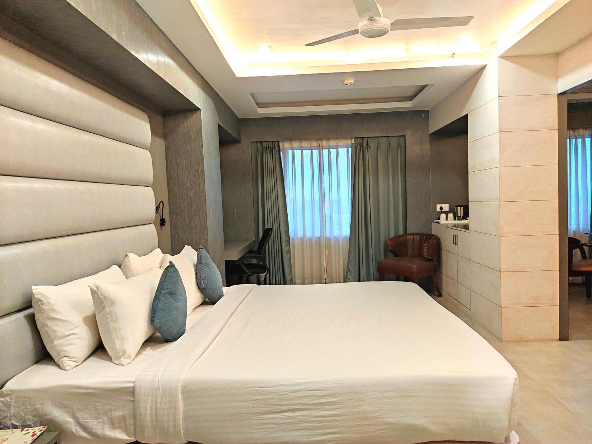 Hotel Rishiraj, Nagaon Nagaon  ภายนอก รูปภาพ