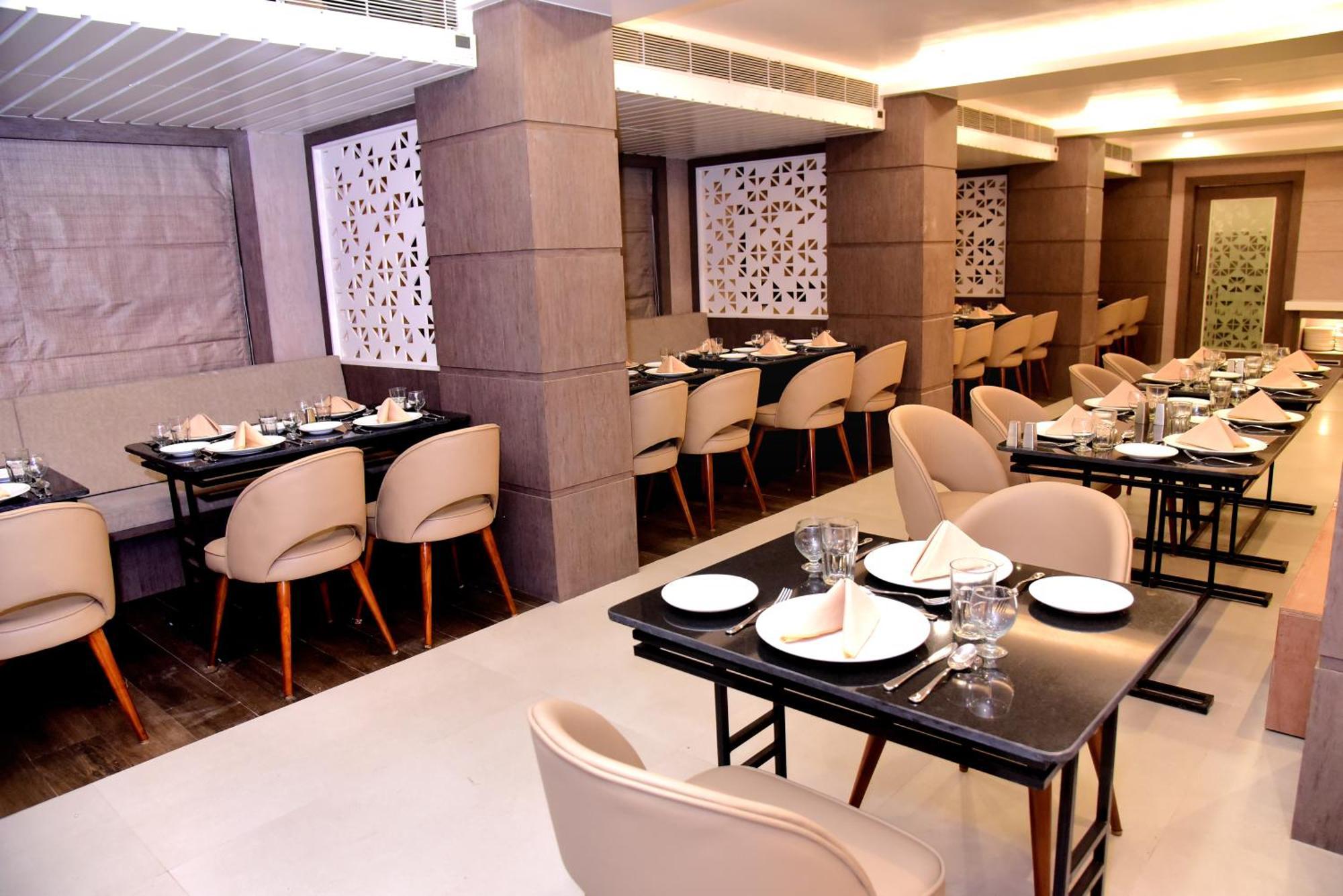 Hotel Rishiraj, Nagaon Nagaon  ภายนอก รูปภาพ