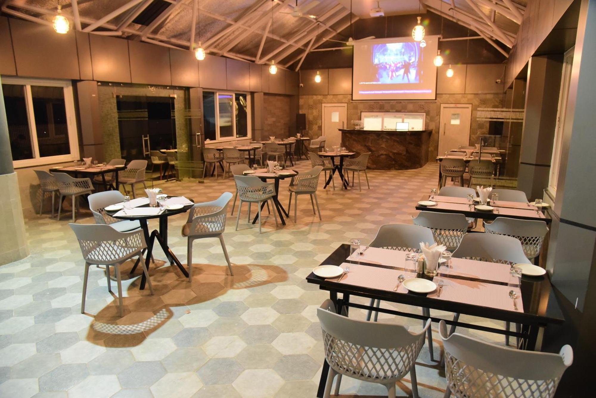Hotel Rishiraj, Nagaon Nagaon  ภายนอก รูปภาพ